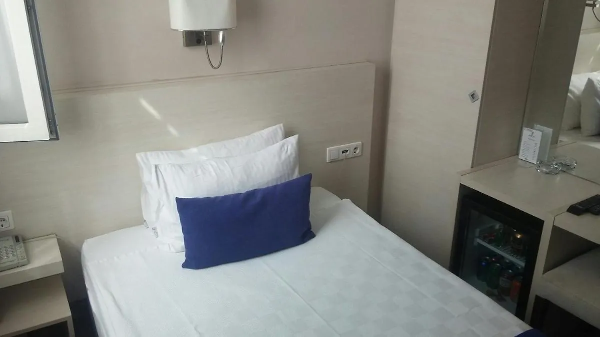 Walk In Hotels Izmir 3*,